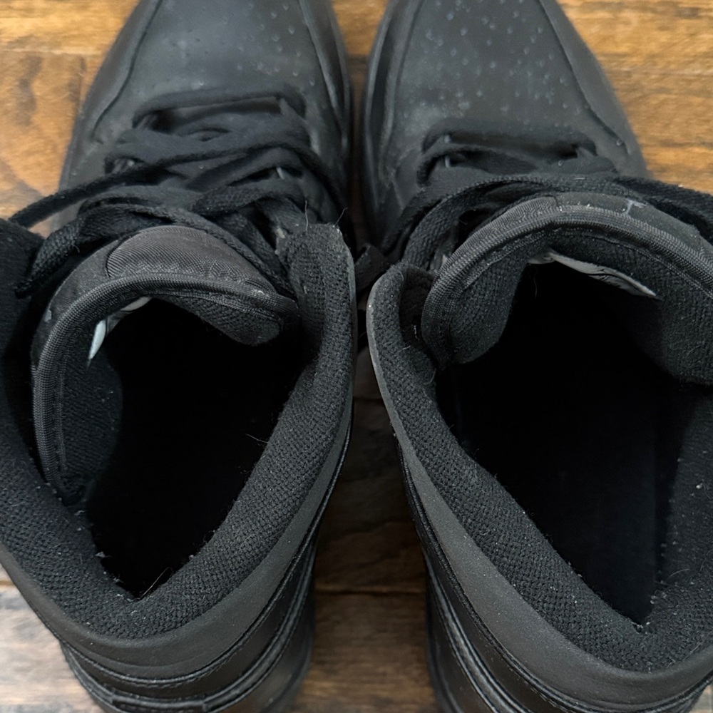 Nike Jordan 1 Winterized Men's All-Black High-Top Sneakers - Picture 8 of 8